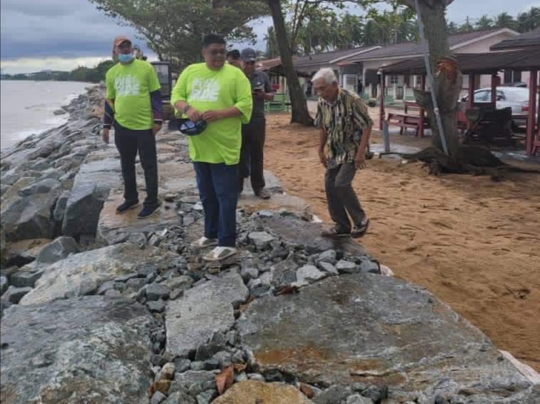 Speaker DUN Melaka tinjau lokasi hakisan pantai