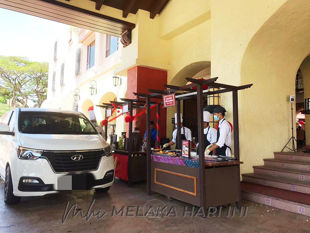 Hotel Casa Del Rio jual pisang goreng pandu lalu.