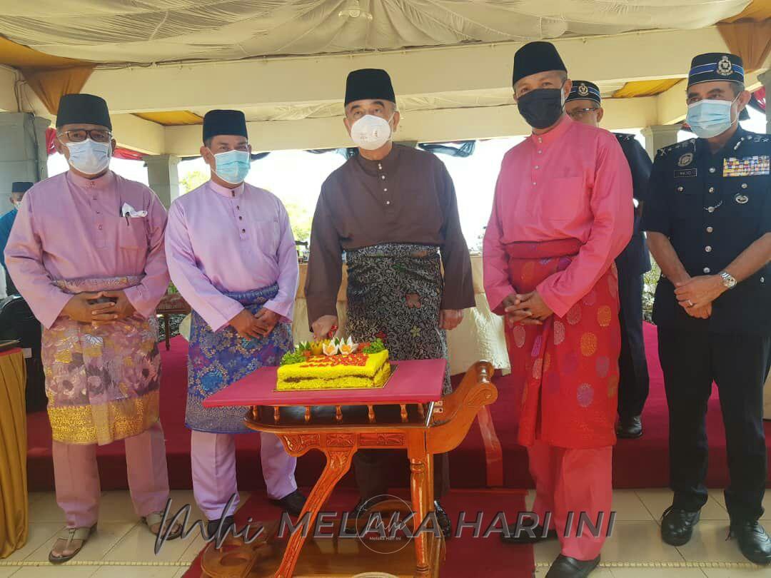 Tun Mohd Ali rai sambutan Hari Tentera Darat ke- 88