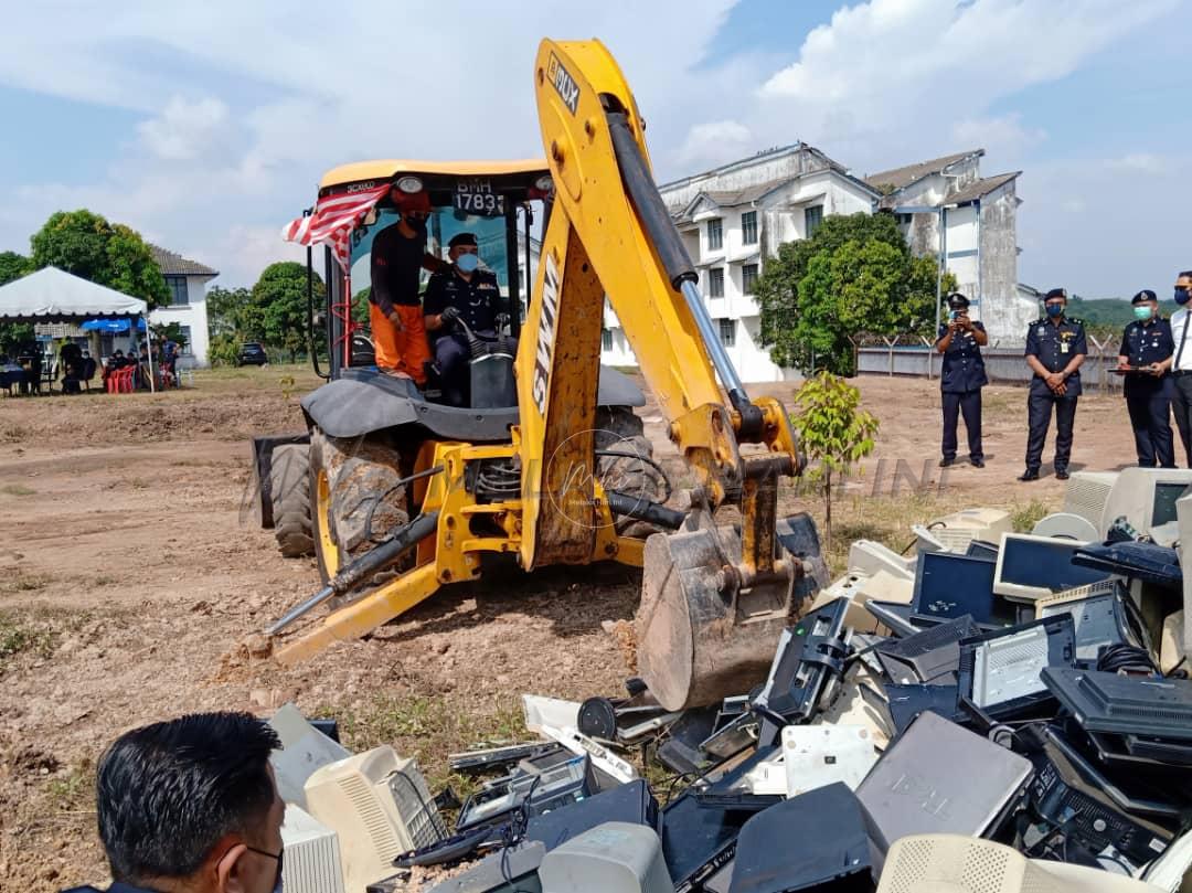 Lebih 2,250 rampasan perjudian dan pelacuran sejak 2005 dilupuskan