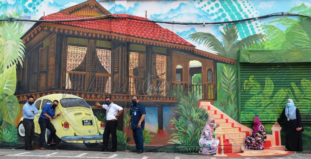 Lukisan mural beri imej baharu Bandar Jasin