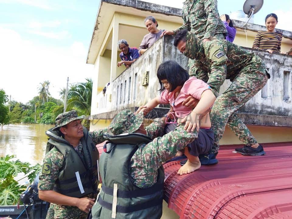 Mangsa banjir meningkat lebih 61,000 di Selangor dan Pahang setakat tengah hari