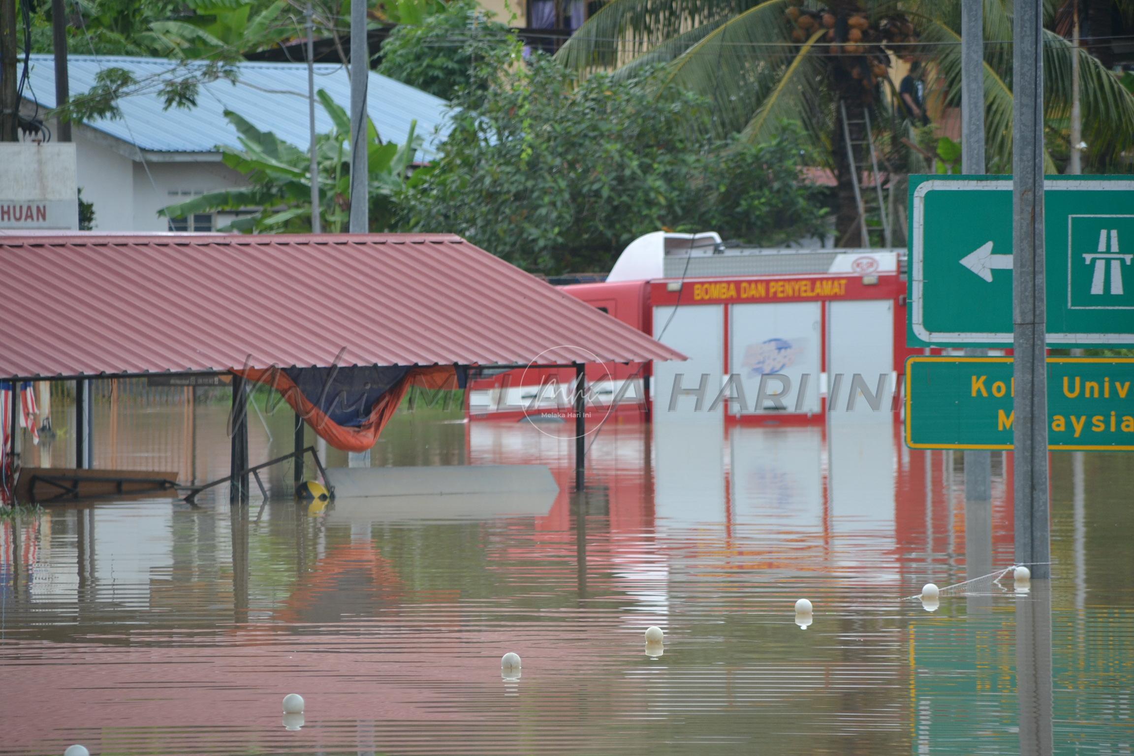 Dua jentera bomba tenggelam sudah ditunda