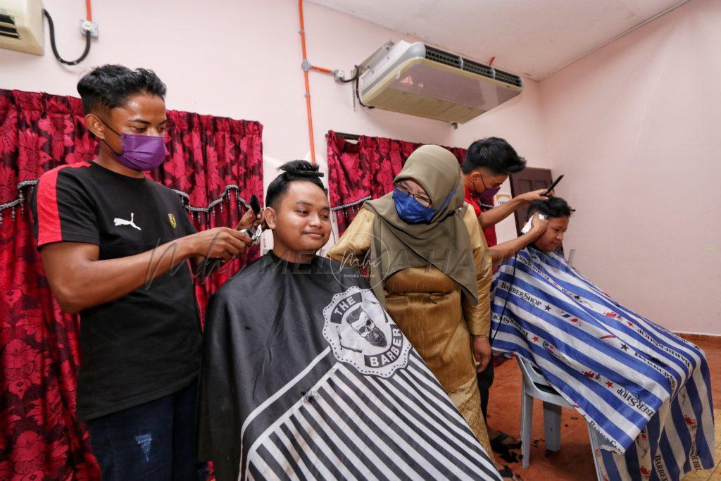 Pantai Kundor 150 Murid Pelajar Dapat Gunting Rambut Percuma 