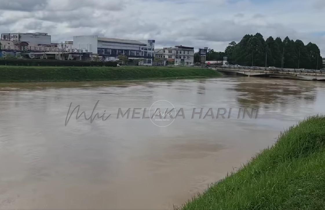 Aras sungai bahaya, penduduk di lima negeri diminta berwaspada