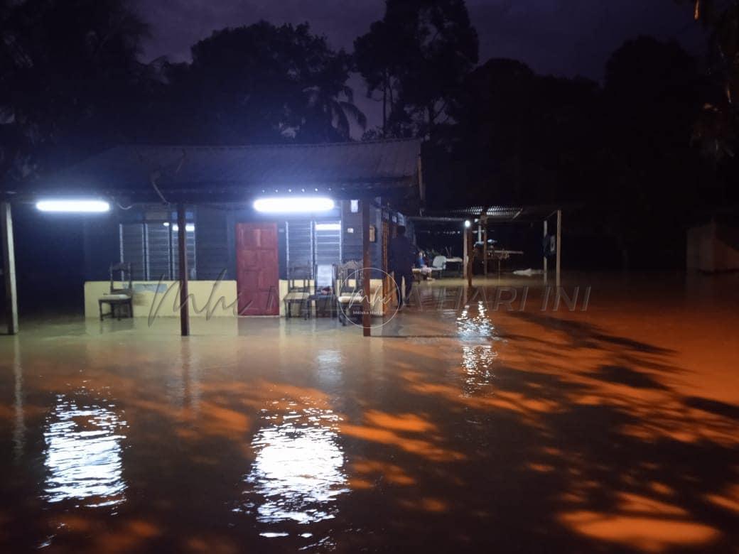 Banjir: 449 mangsa di Selangor, Johor dan Melaka dipindahkan ke PPS