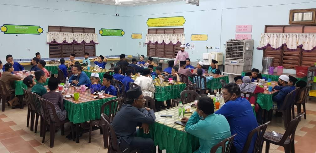 Kelab Motosikal ADV 150 berbuka puasa bersama anak yatim