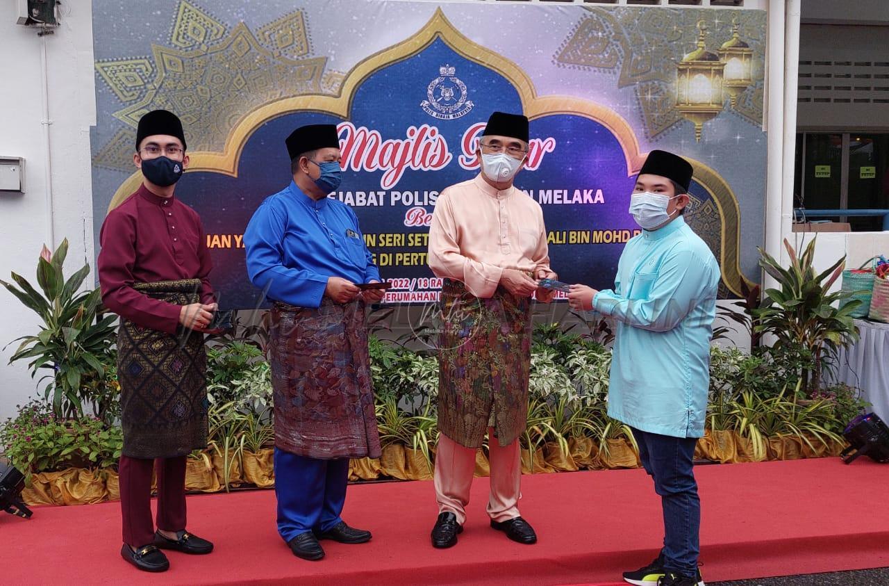 44 balu, 26 anak yatim terima sumbangan di majlis iftar PDRM Melaka bersama TYT, KM