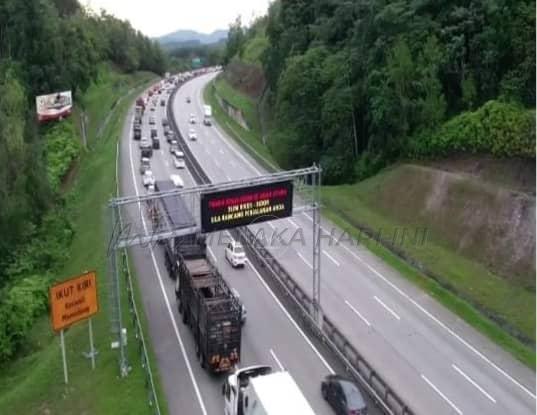 Aliran trafik di lebuh raya arah utara perlahan