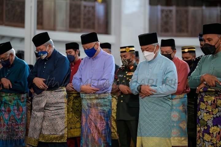 Agong, Raja Permaisuri solat sunat Aidilfitri di Masjid Wilayah Persekutuan