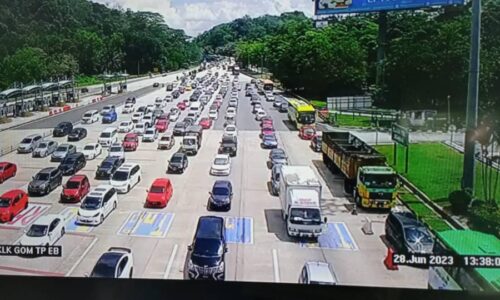 Aidiladha: Aliran trafik lebuh raya utama bergerak perlahan