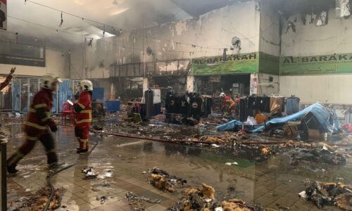 Empat kedai di Terminal Larkin Sentral terbakar