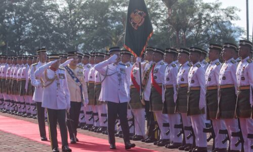 17 das tembakan meriam buka tirai istiadat kebesaran Melaka