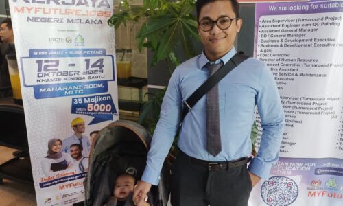 Bayi empat bulan teman bapa cari kerja