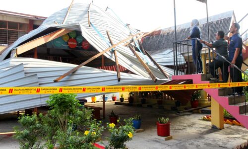 1,000 pelajar SMK Munshi Abdullah bergilir ke sekolah