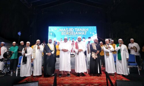 7,000 berhimpun meriahkan Program Masjid Tanah Berselawat