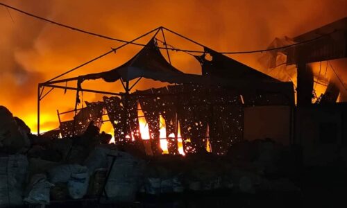 Tiga gudang simpan logam tembaga, wayar di Bukit Selambau terbakar