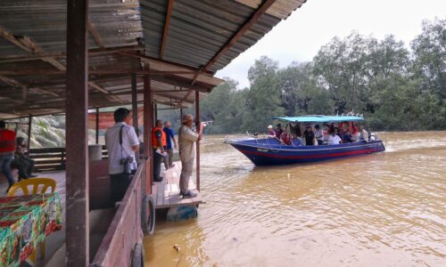 Restoran terapung tawar pakej perkahwinan moden dan tradisional