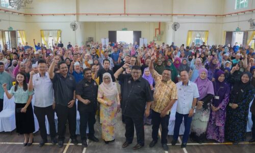 Kongsi rezeki bersama orang Masjid Tanah