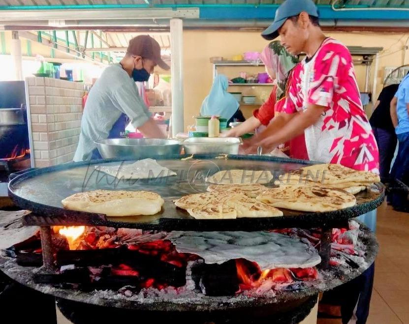 1. Roti Canai Kayu Arang