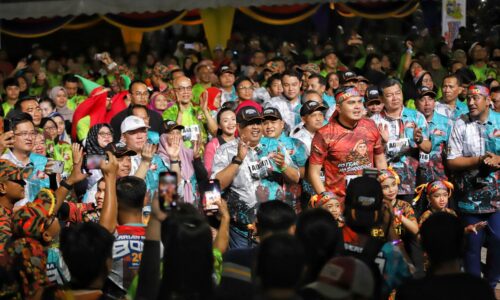 10,000 gamatkan larian bersama ‘wira merah’