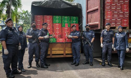 Kastam Melaka tumpaskan penyeludupan minuman keras, rokok hampir RM12.8 juta