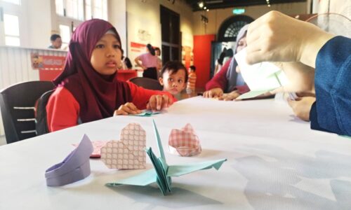 Belajar seni origami di PERZIM