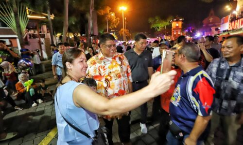 Bila Larut Malam: Lebih 5,000 serbu pusat pelancongan Melaka 