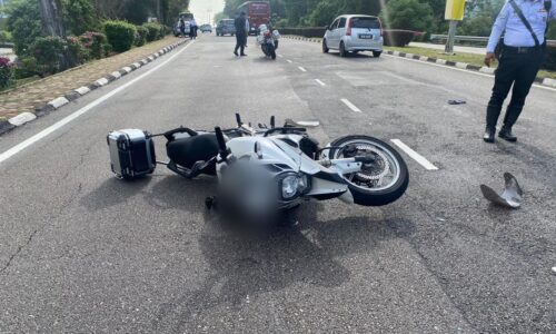 Pembonceng motosikal maut kepala digilis bas