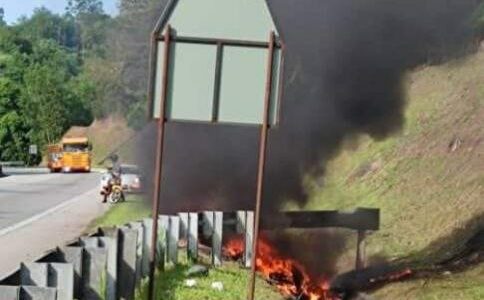 Pemandu Lamborghini maut, kereta terbabas dan terbakar