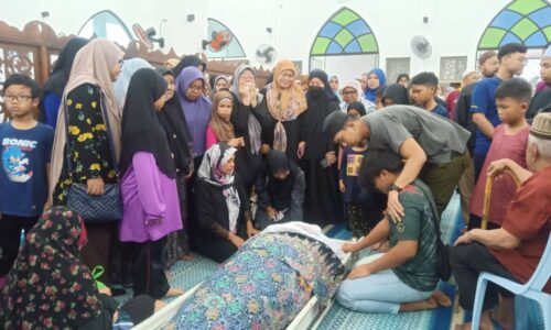 Jenazah Hasnatul Adilah tiba di Masjid Al Muhtadi, Ramuan China Besar