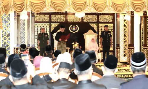 Tun Dr. Mohd Ali angkat sumpah sebagai Yang di-Pertua Negeri Melaka