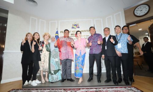Ketua Menteri terima kunjung hormat selebriti antarabangsa, Fan Bingbing