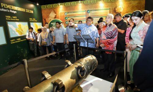 100,000 berkampung di Melaka selama tiga hari