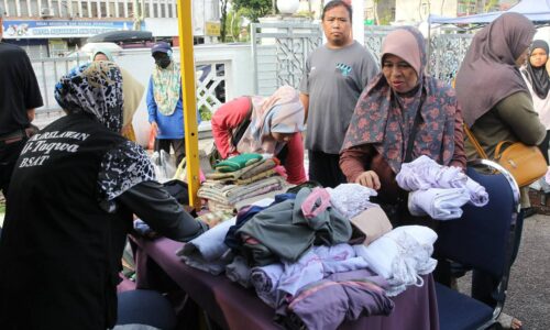 ‘Baju percuma untuk 10 cucu’