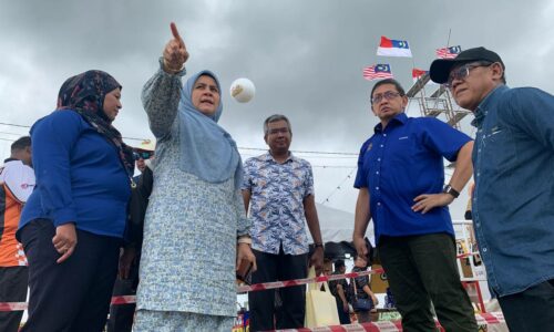 ‘YB’ Melaka meriahkan sukan rakyat Festival D’Bendang