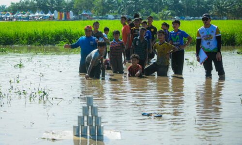 Baling tin gamit nostalgia kanak-kanak