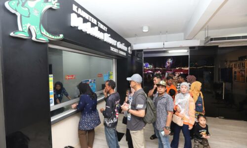 MELAKA BILA LARUT MALAM: KAUNTER MELAKA RIVER CRUISE DIBUKA AWAL