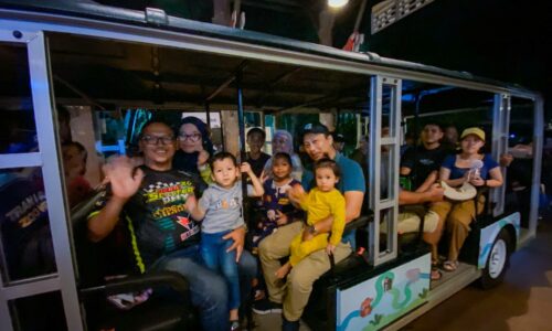 Suasana malam di Zoo Melaka gamit keterujaan pengunjung