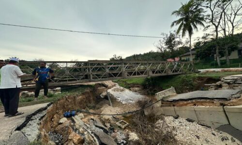 Banjir: 6 hari terputus hubungan, penjaja rugi