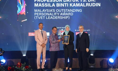 Dr. Masilla terima Anugerah Personaliti Cemerlang Malaysia