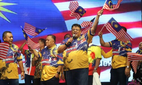 LAUNGAN MERDEKA GEMAKAN DATARAN ORANG KAMPUNG