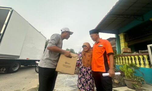 Prihatin nasib mangsa banjir, Ketua Menteri hantar kit makanan