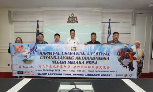 LAYANG-LAYANG JALUR GEMILANG, BERLAMPU WARNAI LANGIT MELAKA