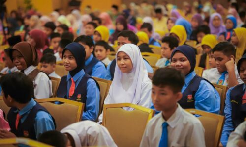 BAJET 2025: ANAK MUDA CADANG MELAKA PERKENAL BAUCAR BUKU