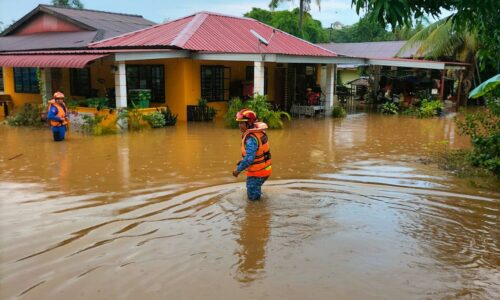 5 KAWASAN DI MELAKA TENGAH, ALOR GAJAH DILANDA BANJIR KILAT