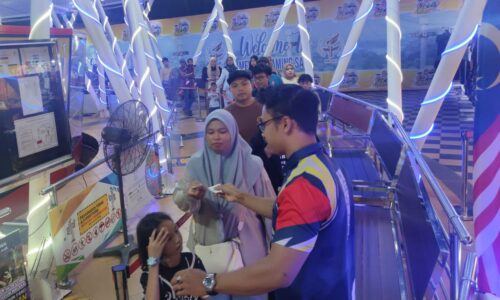 MELAKA BILA LARUT MALAM: MENARA TAMING SARI TERUS JADI TUMPUAN