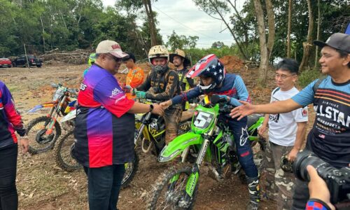 100 PESERTA ‘ENDUROCROSS’ BERKAMPUNG DI MASJID TANAH