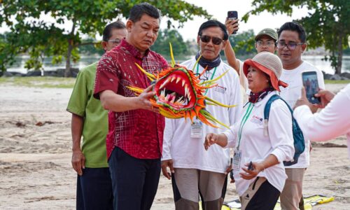 100 PELAYANG TEMPATAN DAN ANTARABANGSA BERKAMPUNG DI KLEBANG