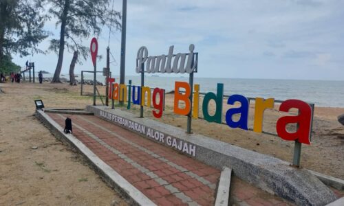 BOMBA, APM PANTAU KESELAMATAN PESTA PANTAI TANJUNG BIDARA 2024